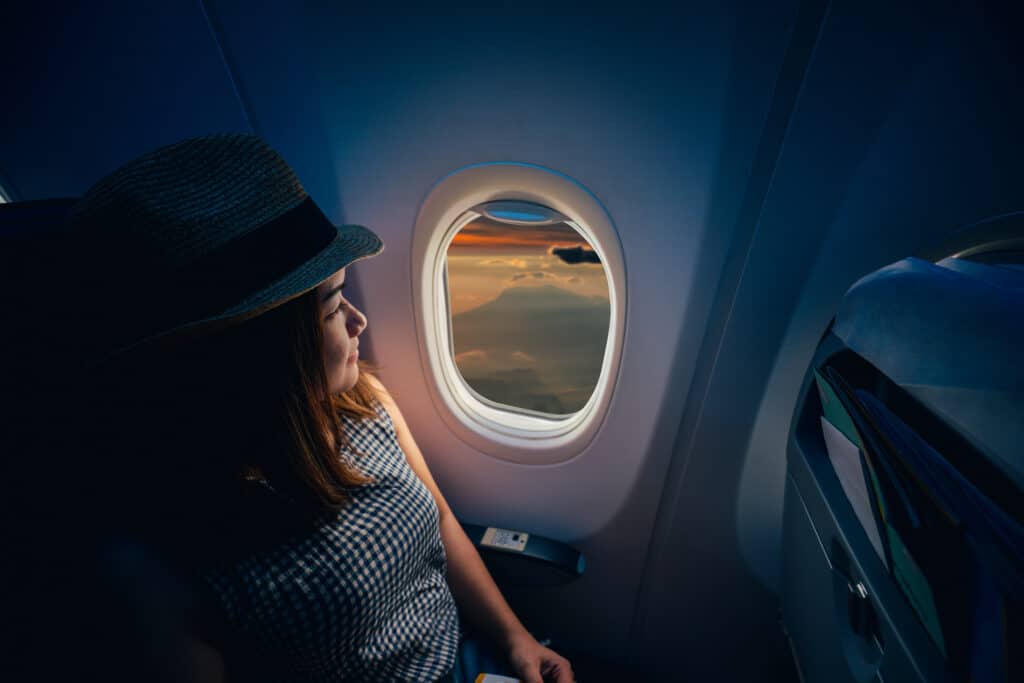 Viaje en avión por la noche