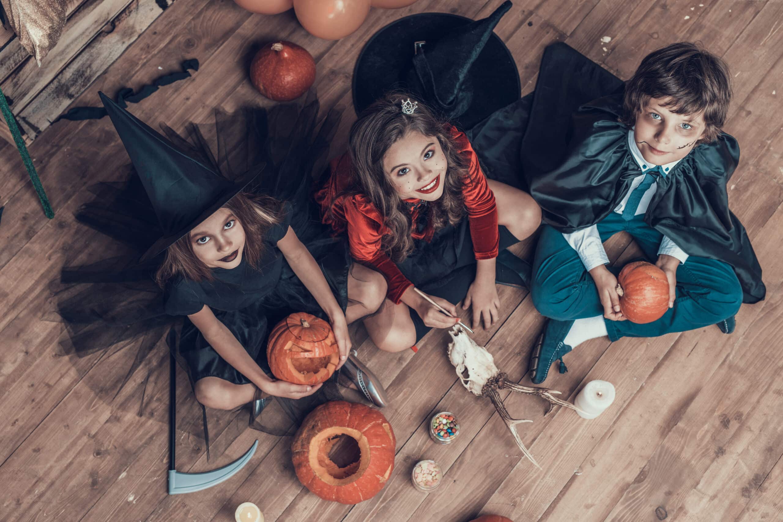 Niños con disfraz de Halloween
